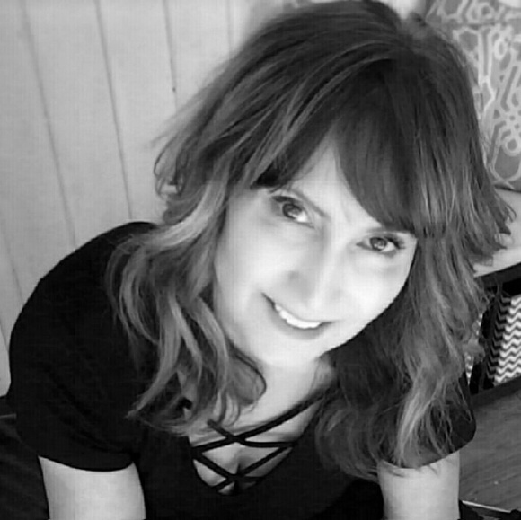 Meet your Posher, Mary @Karakris Design! - Picture 1 of 1